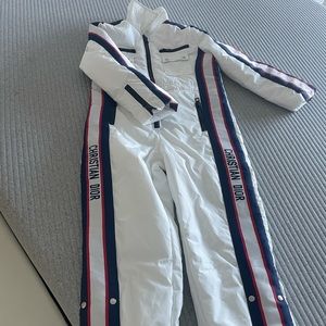 The item is on the sale because of the big size for me